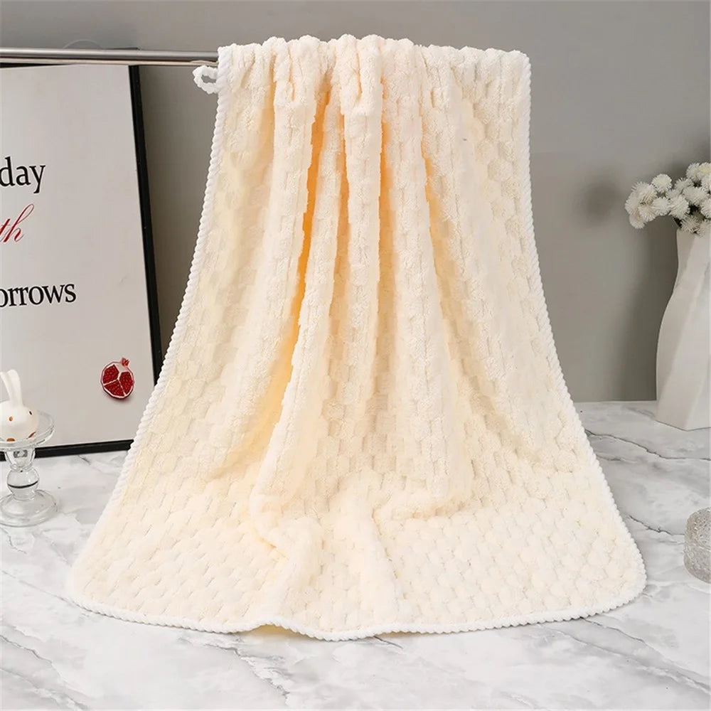 YJ-002 Ultra Soft Bath Towel 70x140cm Highly Water Absorbent Coral Fleece Towel Body Cover - Beige - 1