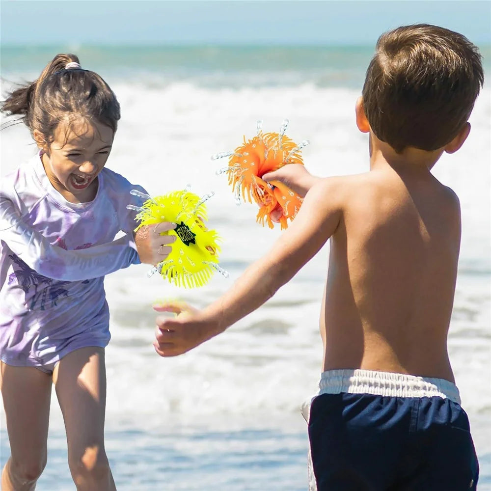 7 inch Flying Disk Water Absorbing Spraying Frisbee Soft TPR Beach Toy for Kids Family Water Games - Ramdon Color - 6