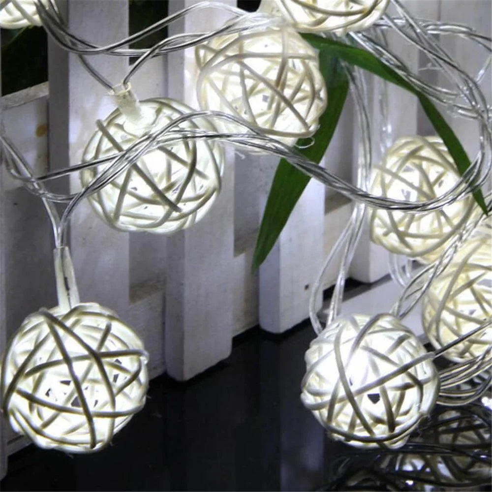 20-LED 2.5m 3cm Diameter Flashing LED Rattan Ball String Lights Outdoor Christmas Gift Decorative Party - White - 1