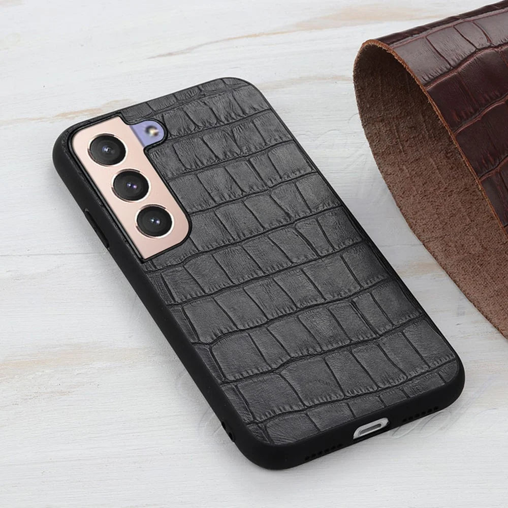 Crocodile Texture Genuine Leather Coating Phone Case PC + TPU Protective Cover for Samsung Galaxy S22 5G - Black - 3