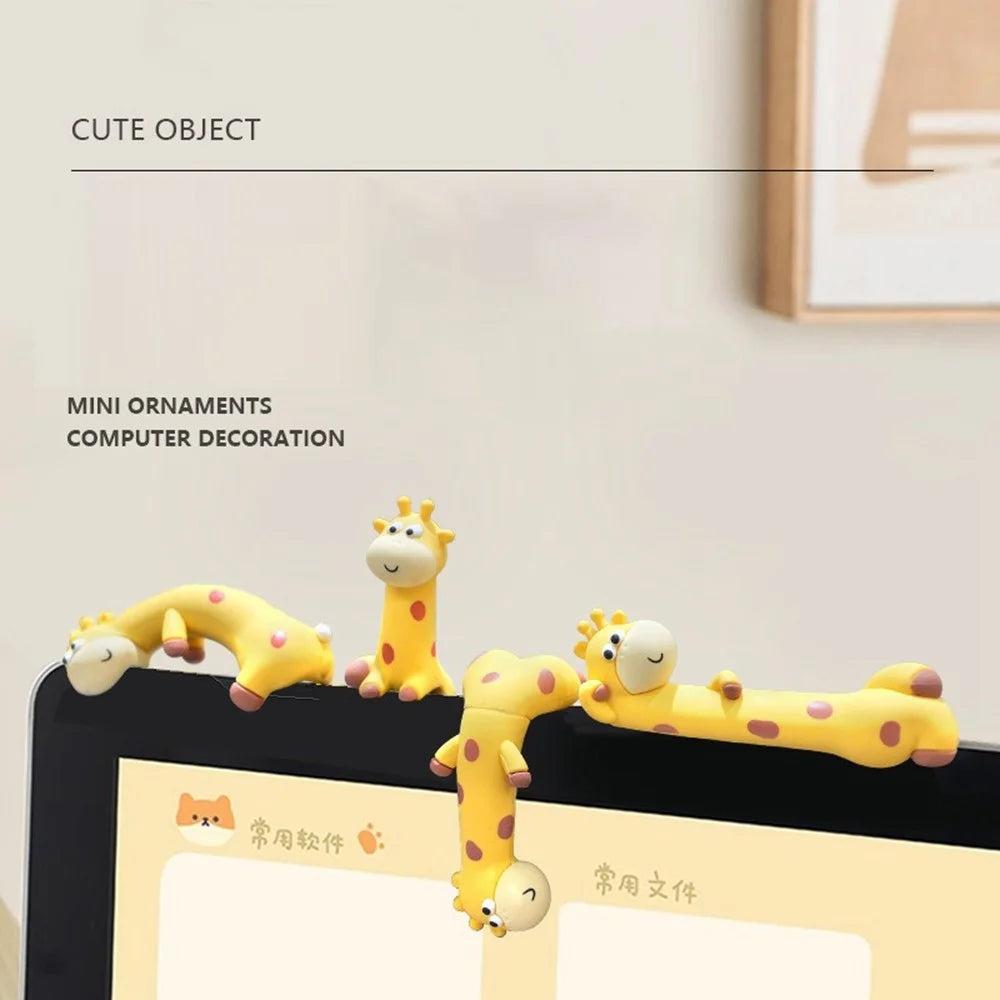 2803 Giraffe Design Mini Figurine Screen Decoration Car Dashboard Ornament Computer Monitor Figure - Style A - 3