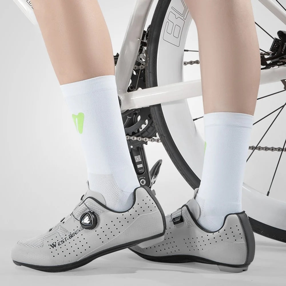 WEST BIKING YP0216057 1 Pair Sports Running Cycling Socks Reflective Breathable Socks - White - 6