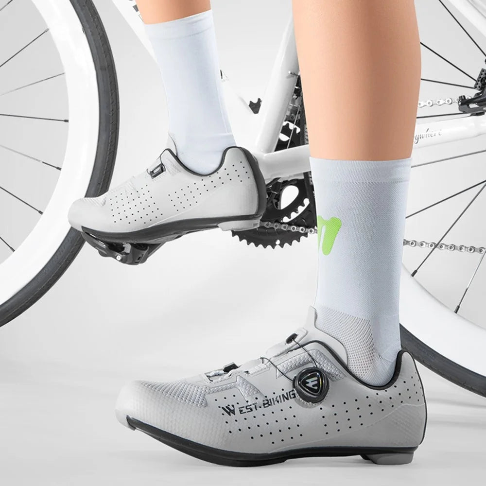 WEST BIKING YP0216057 1 Pair Sports Running Cycling Socks Reflective Breathable Socks - White - 7