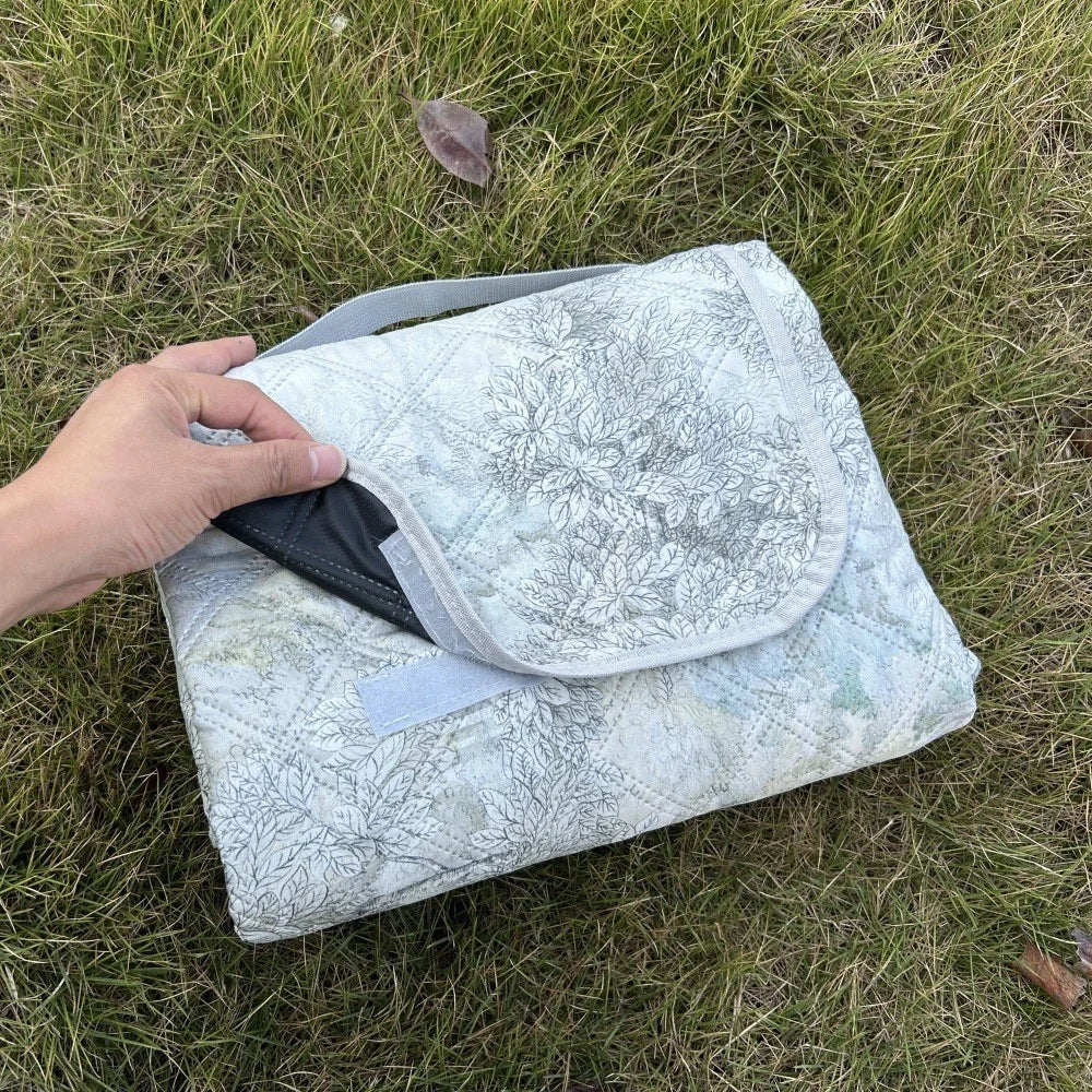 200x150cm Moisture Proof Large Picnic Blanket Foldable Outdoor Mat for 1-6 People - 5