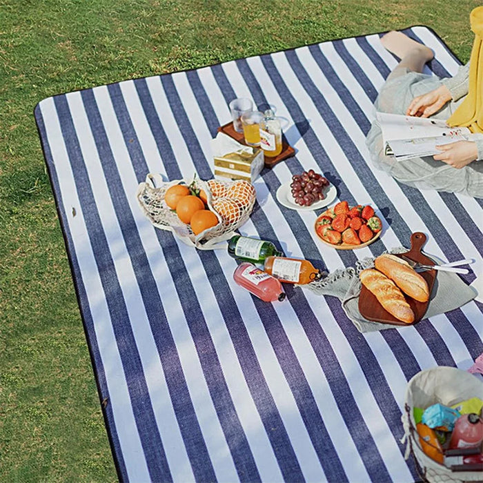 1409 150x200cm Portable Outdoor Moisture-proof Picnic Mat Camping Hiking Lawn Mat Carpet - Black / Grey / White Grid - 3