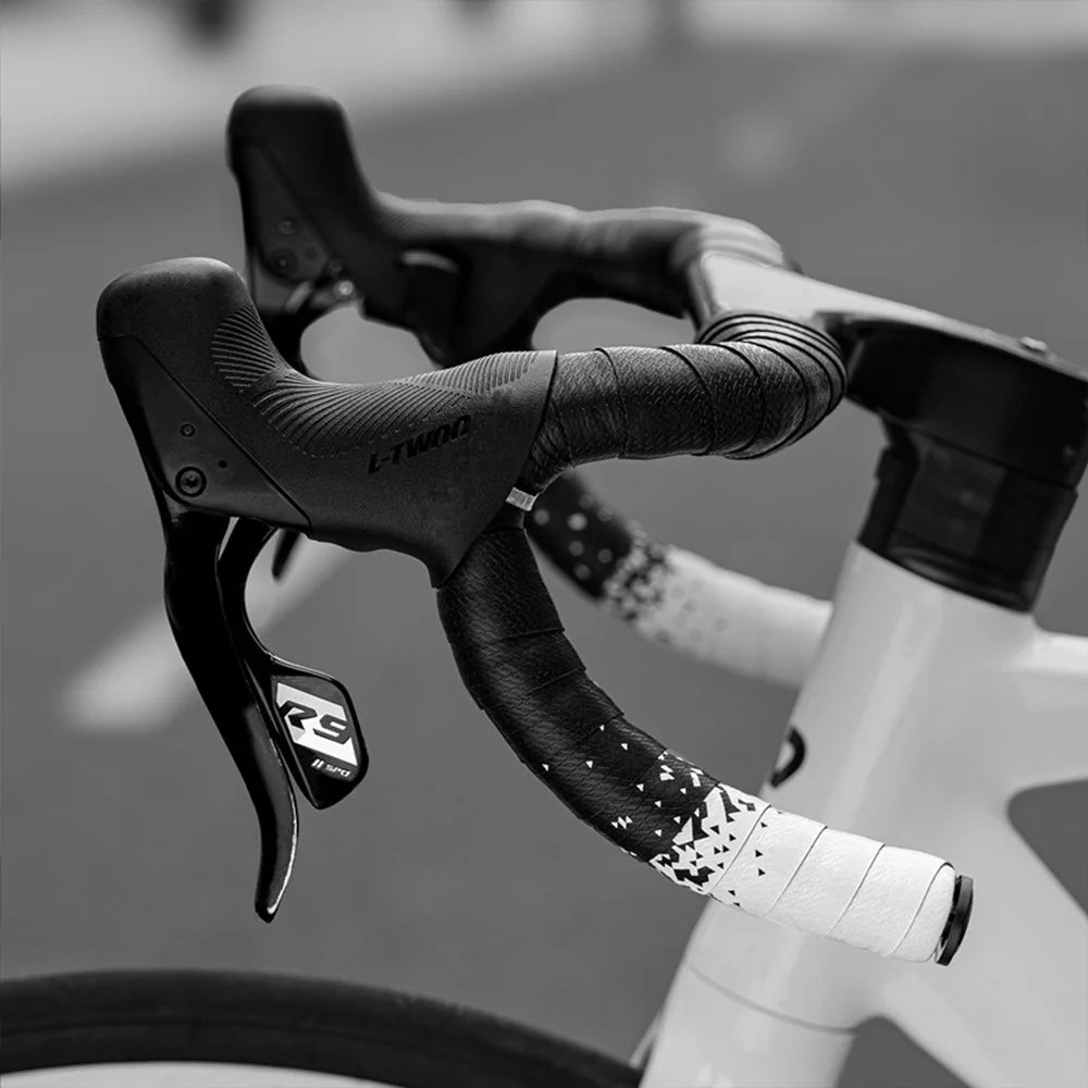 WEST BIKING YP0804093 1 Pair Bicycle Handlebar Tape Gradient PU + EVA Anti Slip Shock Absorbing Bike Grip Straps - Black White Gradient - 7