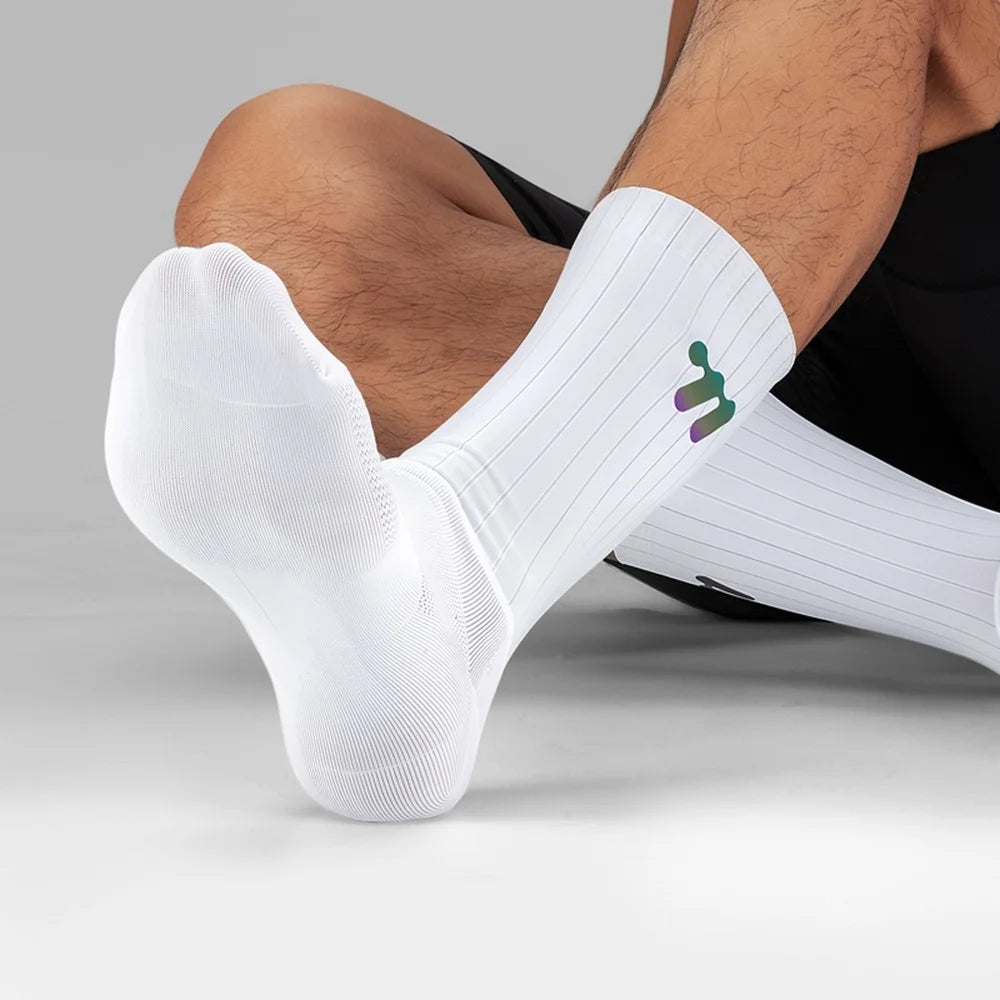 WEST BIKING YP0216058 1 Pair Cycling Socks Anti-Slip Breathable Quick Dry Middle Tube Socks - White - 2