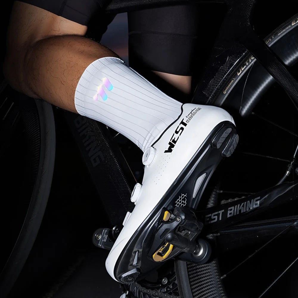 WEST BIKING YP0216058 1 Pair Cycling Socks Anti-Slip Breathable Quick Dry Middle Tube Socks - White - 4