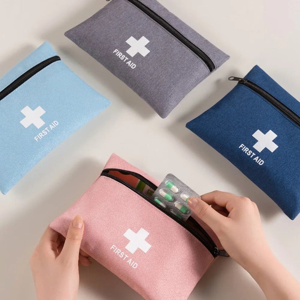 14.5 x 20cm Mini First Aid Kit Flat Design Travel Emergency Medical Bag for Home / Outdoor / Camping, L Size - Pink - 4