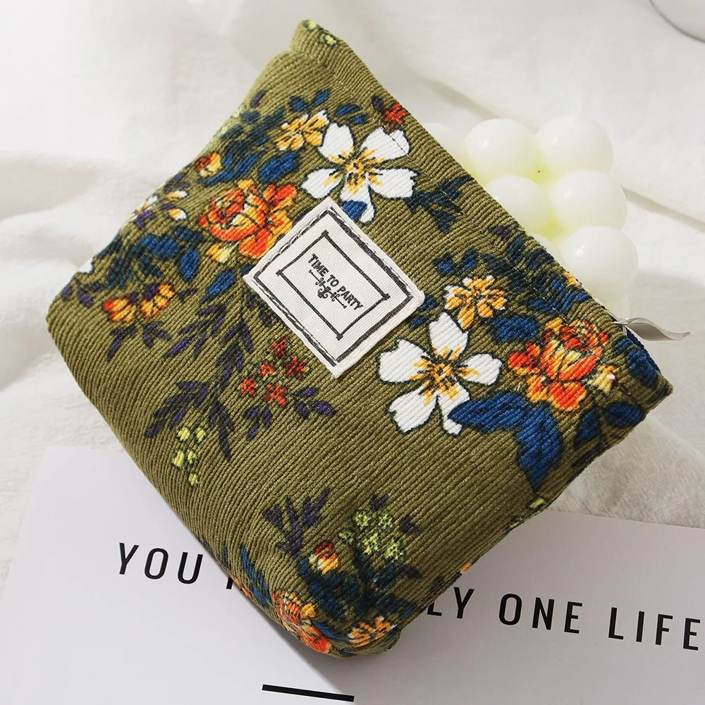 Small Size 11x10x4cm Embossed Floral Makeup Bag Portable Travel Toiletry Organizer Cosmetic Pouch - Green  /  Flower - 2