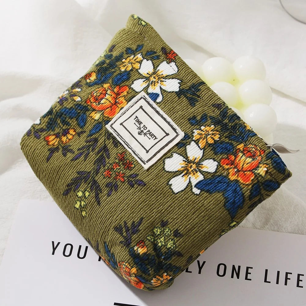 Small Size 11x10x4cm Embossed Floral Makeup Bag Portable Travel Toiletry Organizer Cosmetic Pouch - Green  /  Flower - 3