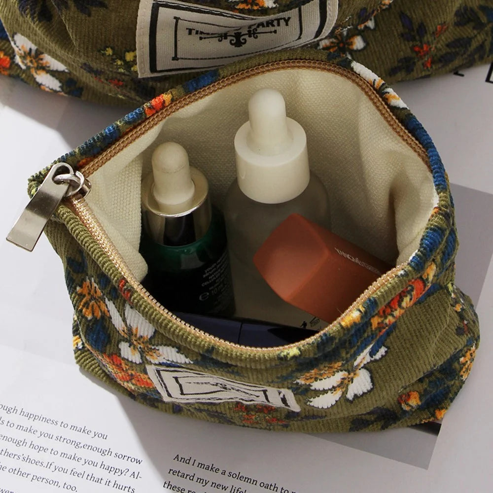 Small Size 11x10x4cm Embossed Floral Makeup Bag Portable Travel Toiletry Organizer Cosmetic Pouch - Green  /  Flower - 4