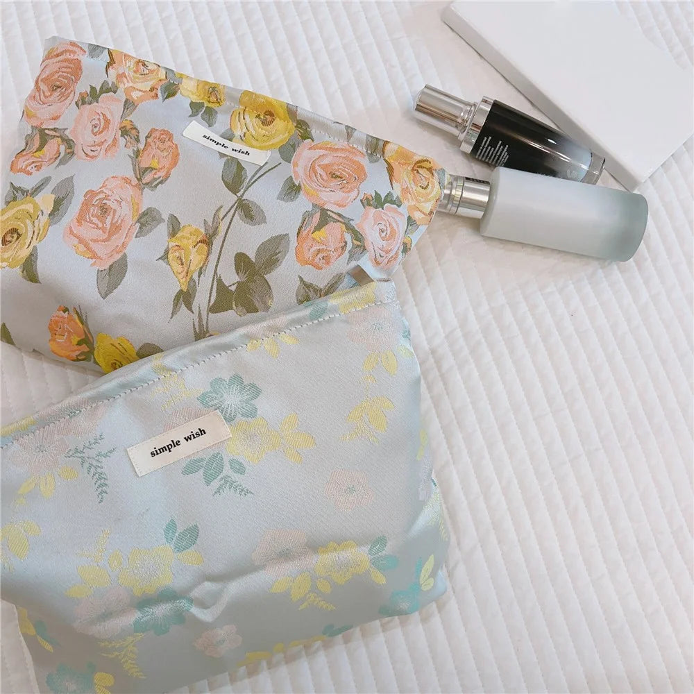 Fresh Flower Pattern Travel Cosmetics Toiletries Storage Bag Women Canvas Clutch Bag - Three Color Flower - 2