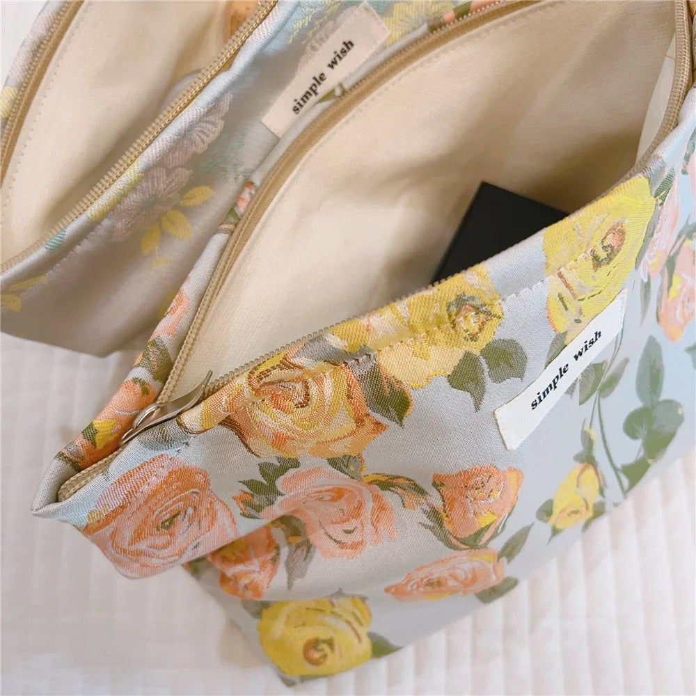 Fresh Flower Pattern Travel Cosmetics Toiletries Storage Bag Women Canvas Clutch Bag - Three Color Flower - 4