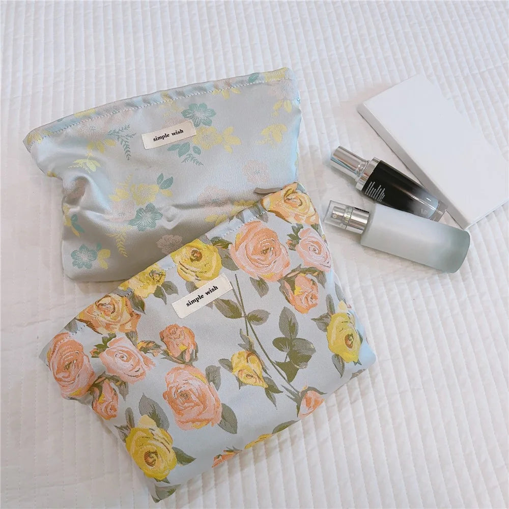 Fresh Flower Pattern Travel Cosmetics Toiletries Storage Bag Women Canvas Clutch Bag - Three Color Flower - 6