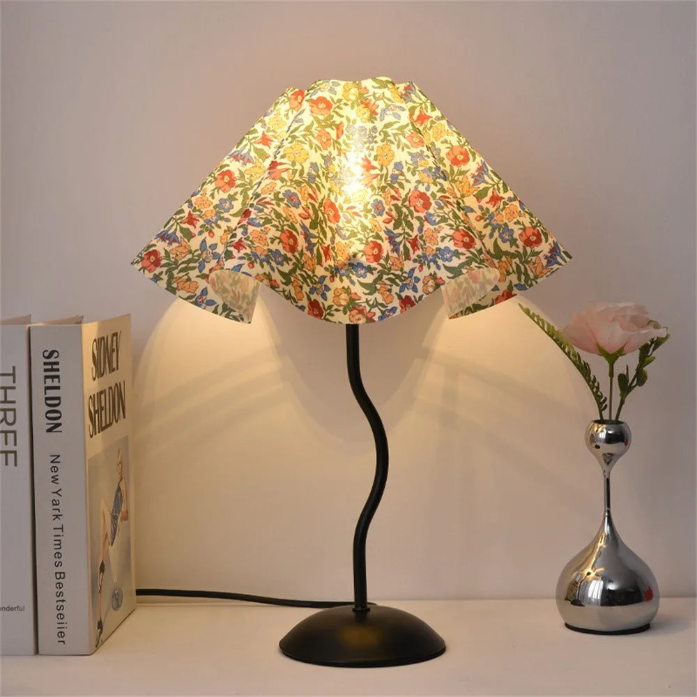 7W Bedroom Petal Bedside Lamp 3-Color Dimmable Table Lamp Flicker-Free Eye-Care Light with Metal Base for Home, EU Plug - Rustic Petal Lampshade - 1