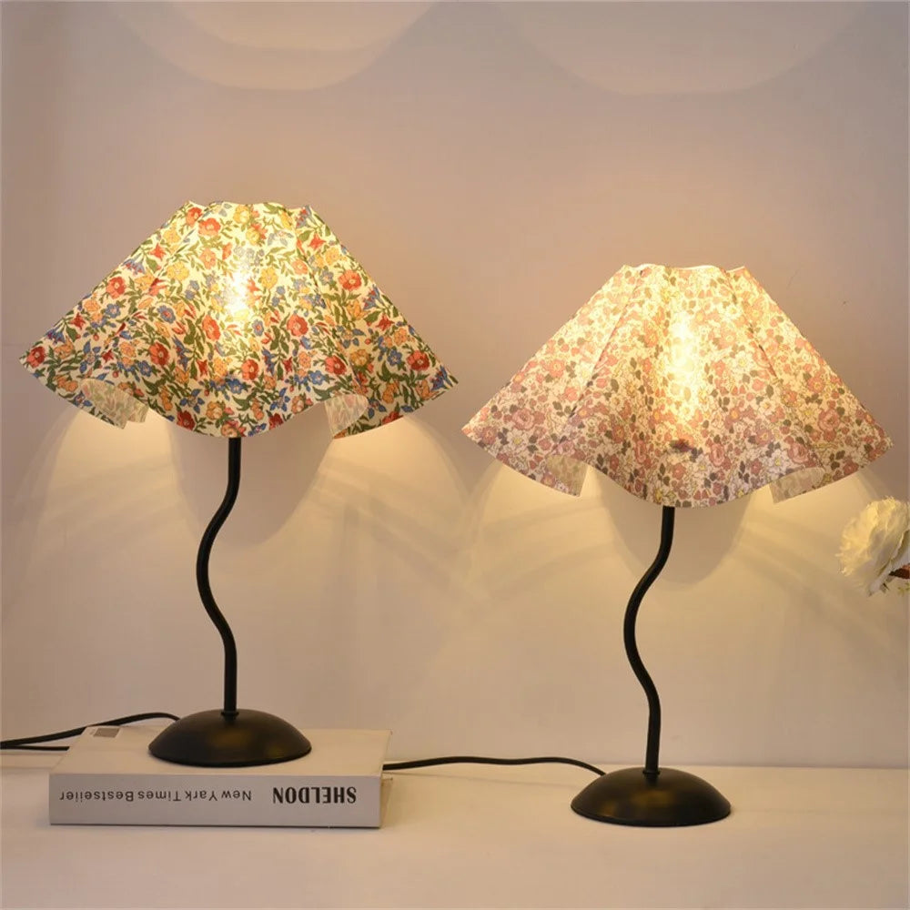 7W Bedroom Petal Bedside Lamp 3-Color Dimmable Table Lamp Flicker-Free Eye-Care Light with Metal Base for Home, EU Plug - Rustic Petal Lampshade - 6