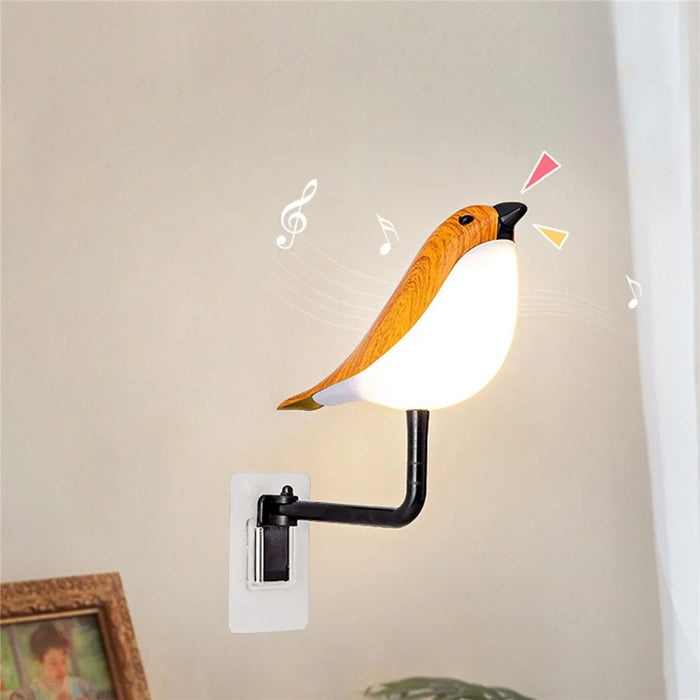 Creative LED Magpie Wall Lamp with Sound Touch  /  Remote Control Night Light USB Charging Aromatherapy Decor Light - Yellow Wood Grain - 6