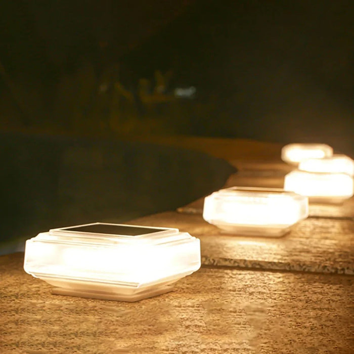 4-LED Fence Post Light Solar Powered Fence Post Cap Lamp for Deck, Patio, Garden - 6
