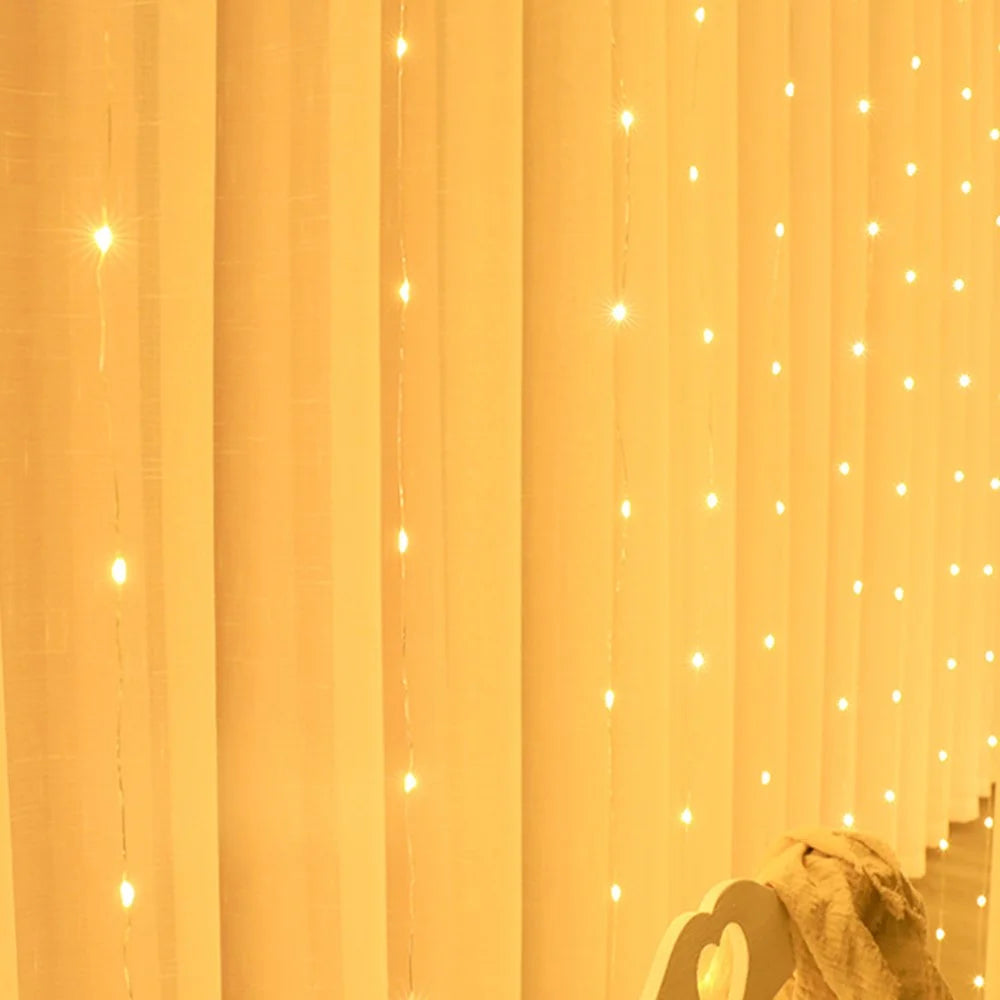 6x3m 600-LED Curtain Lights USB Remote Control String Lights with Hooks for Bedroom Christmas - Warm White - 6