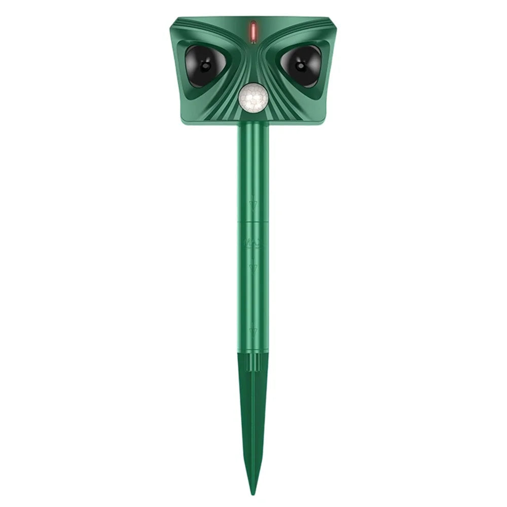 568 Solar Ultrasonic Animal Repeller IPX4 Waterproof PIR Sensor 120dB Alarm 6-8m Range for Farm Garden - Green - 1