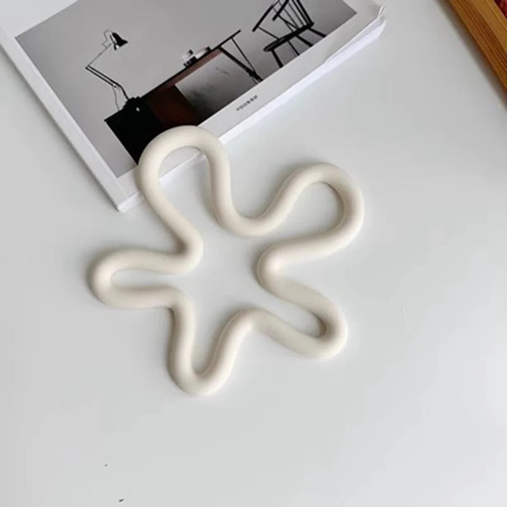 Irregular Floral Shape Non-Slip Placemat Silicone Heat Resistant Mat for Home Outdoor - White - 2