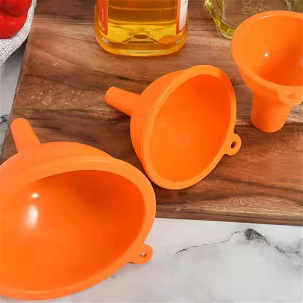 3Pcs / Set S / M / L Silicone Wine Oil Honey Funnel Kitchen Liquid Pouring Funnel Tool (No FDA Certification, BPA-free) - Red - 3