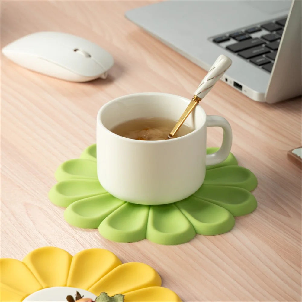 17*17cm Daisy Shape Silicone Heat Insulation Pad Dining Table Anti-scalding Mat - Matcha Green - 3