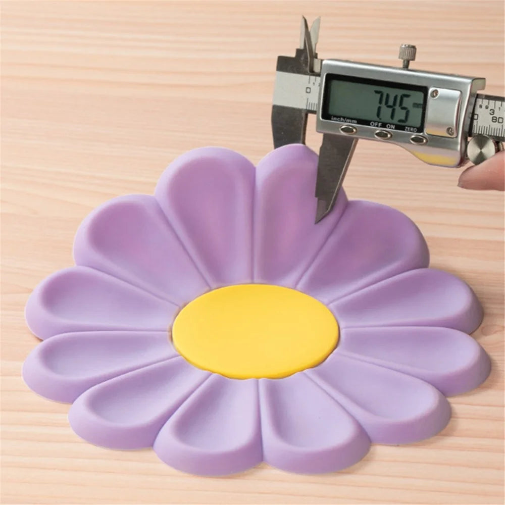 17*17cm Daisy Shape Silicone Heat Insulation Pad Dining Table Anti-scalding Mat - Matcha Green - 7