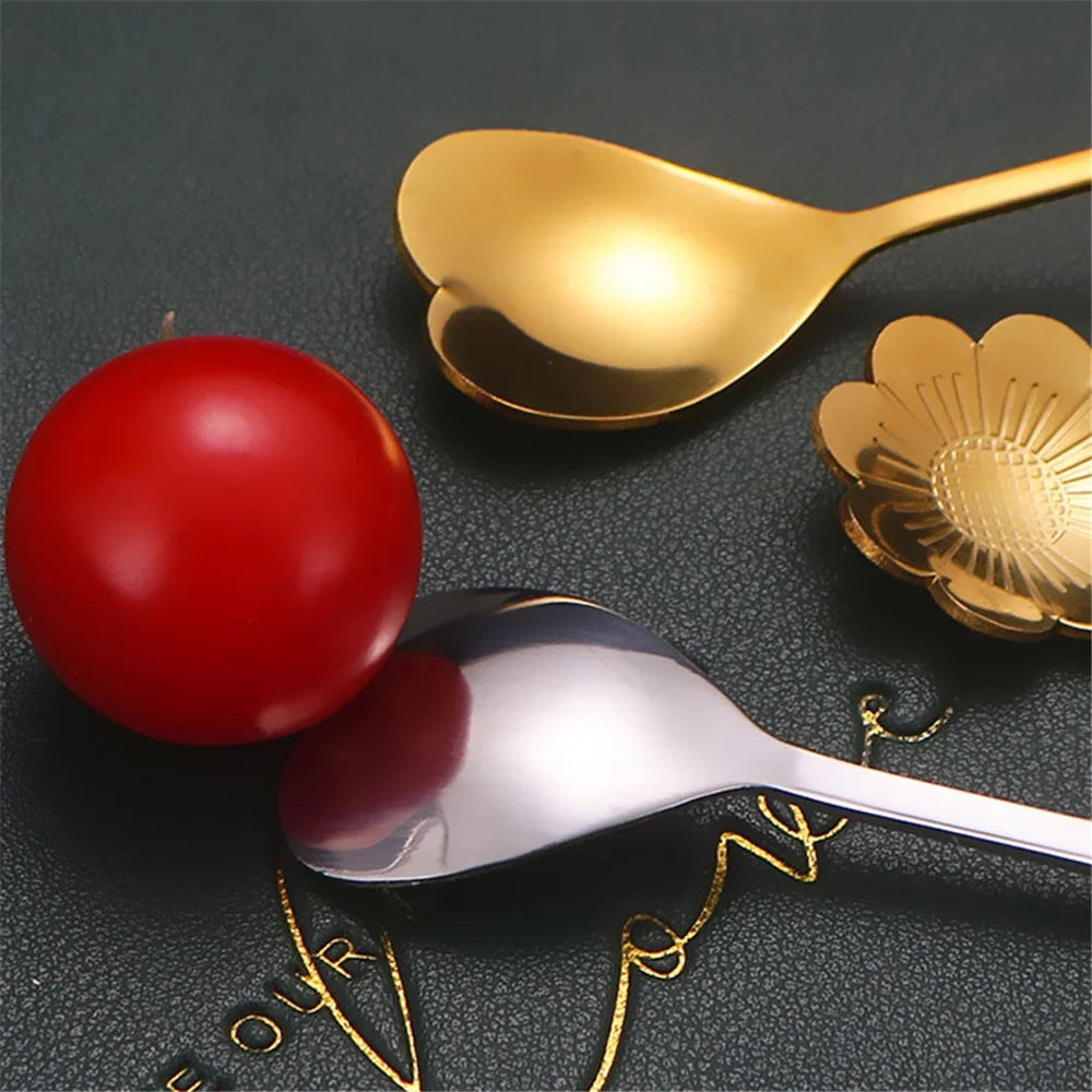 4PCS / Set 17.6-17.8cm Stainless Steel Flower Shape Spoons Tableware Teaspoon Dessert Coffee Spoon for Mixing Stirring - Green  /  Gold - 3