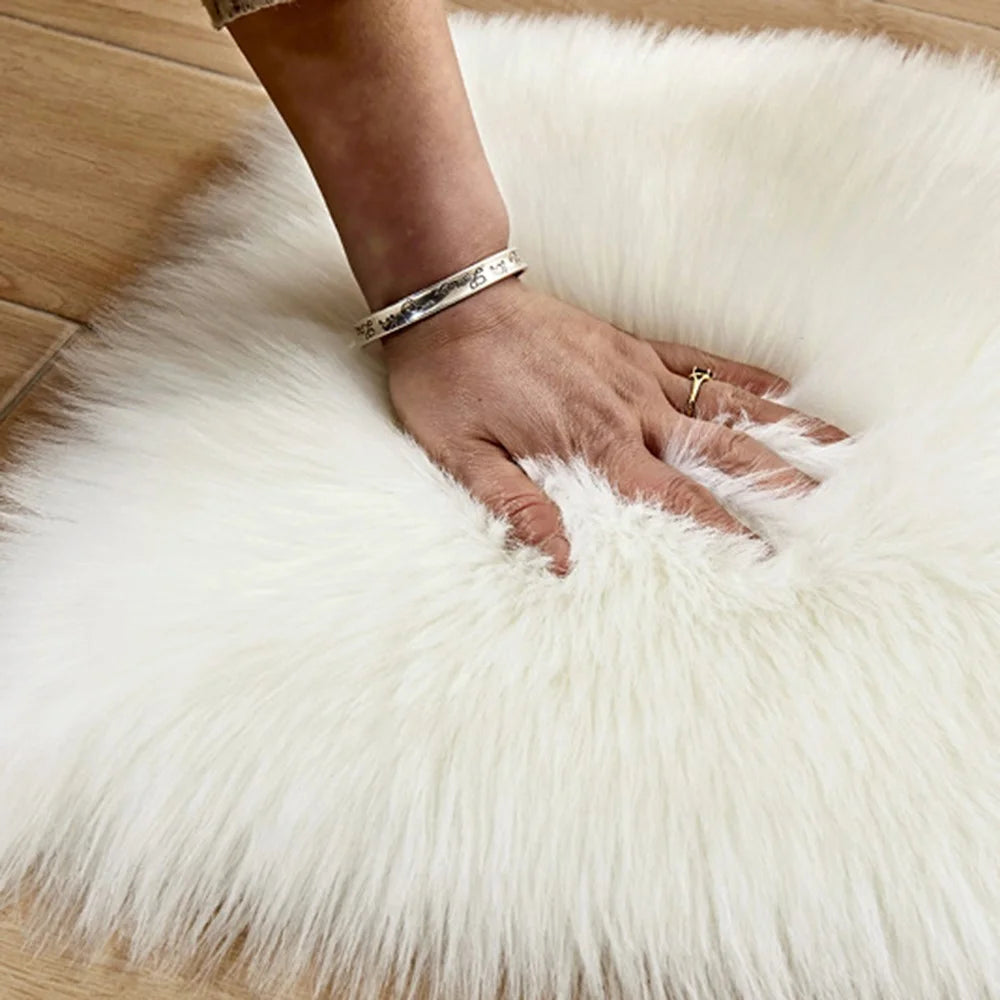 30 x 40cm Heart Shaped Rug Plush Floor Mat Non Slip Living Room Bedroom Decorative Carpet - White - 2