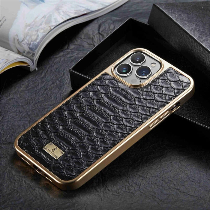FIERRE SHANN for iPhone 13 Pro Max 6.7 inch Non-slip Grip Snake Texture PU Leather Coated PC Back Shell Electroplating Edge Mobile Phone Cover - Black - 6