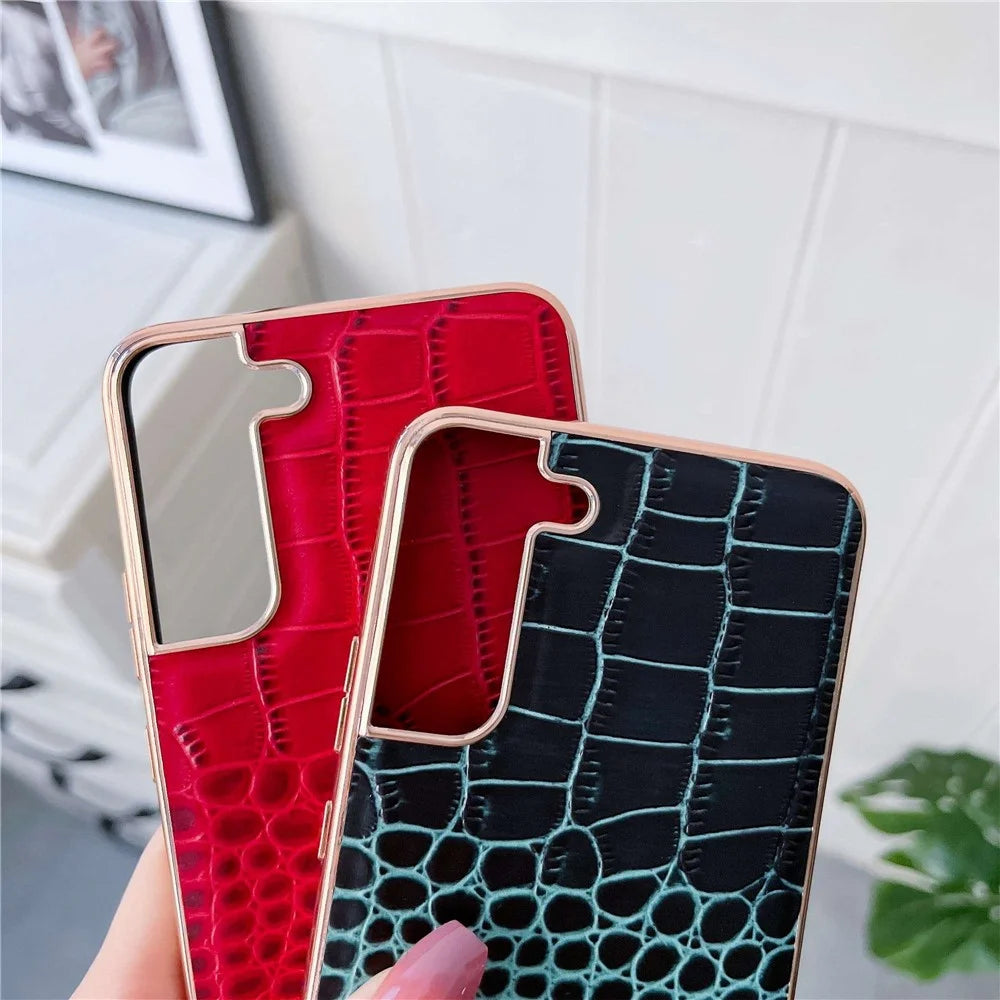 Gold Crocodile Series Anti-dust Phone Case for Samsung Galaxy S22+ 5G, Genuine Cowhide Leather Hybrid Phone Cover - Red - 4
