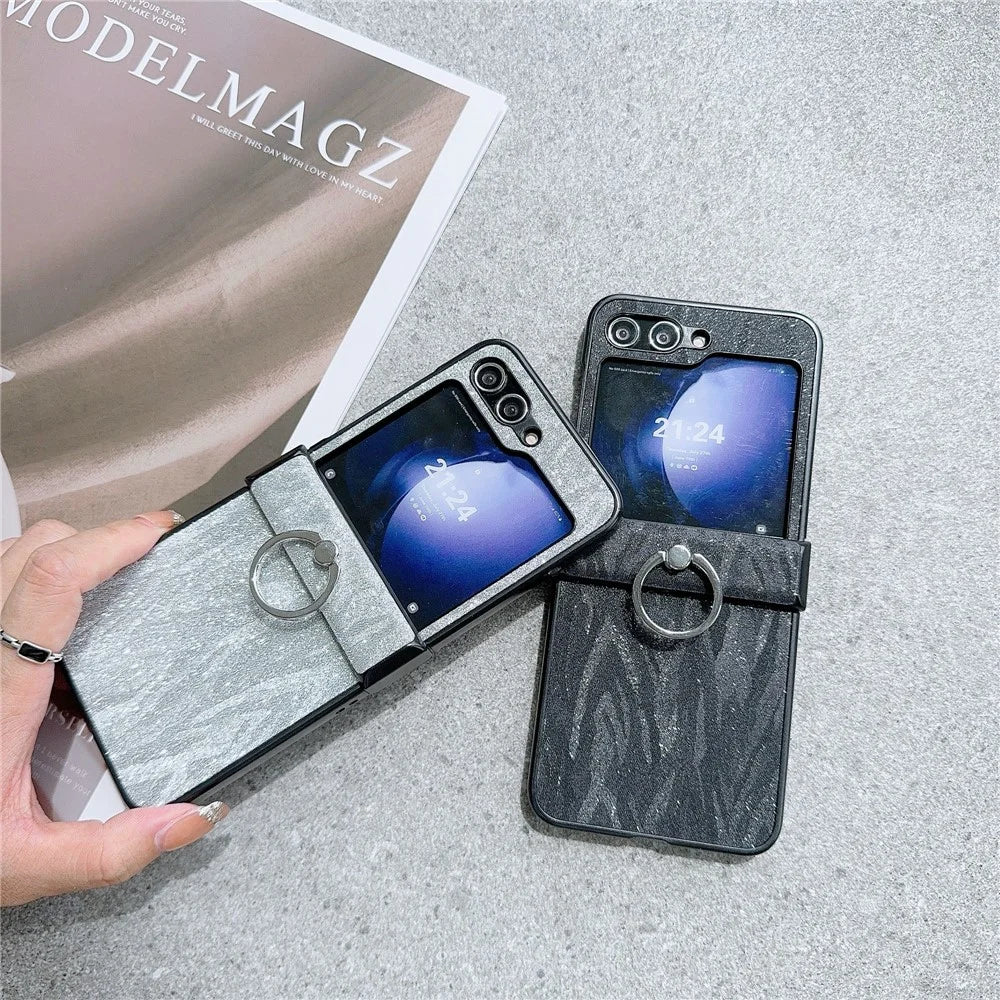 For Samsung Galaxy Z Flip7 FE 5G / Z Flip6 5G Feather Pattern PU Leather Coated PC Phone Cover with Ring Kickstand - Black - 7