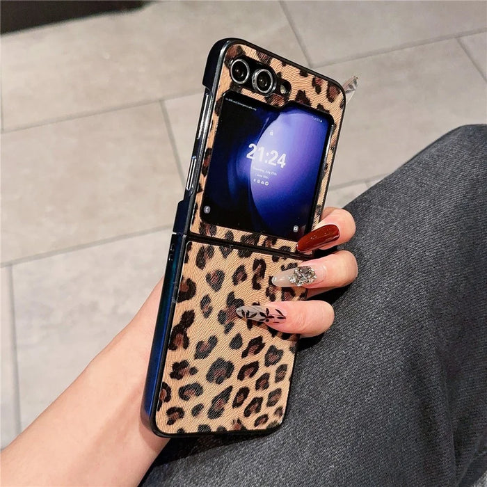For Samsung Galaxy Z Flip7 FE 5G / Z Flip6 5G Case Two-Piece Design Leather + PC Phone Cover - Leopard Texture - 1