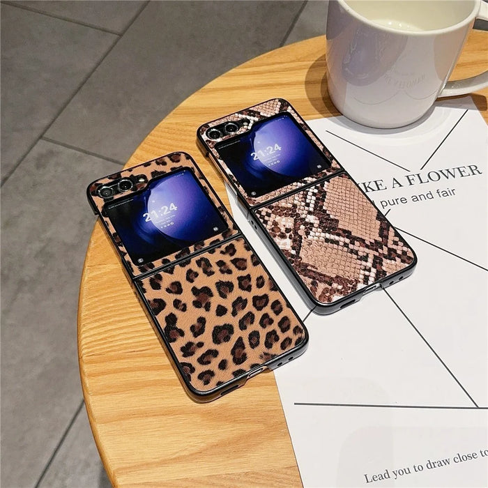 For Samsung Galaxy Z Flip7 FE 5G / Z Flip6 5G Case Two-Piece Design Leather + PC Phone Cover - Leopard Texture - 6
