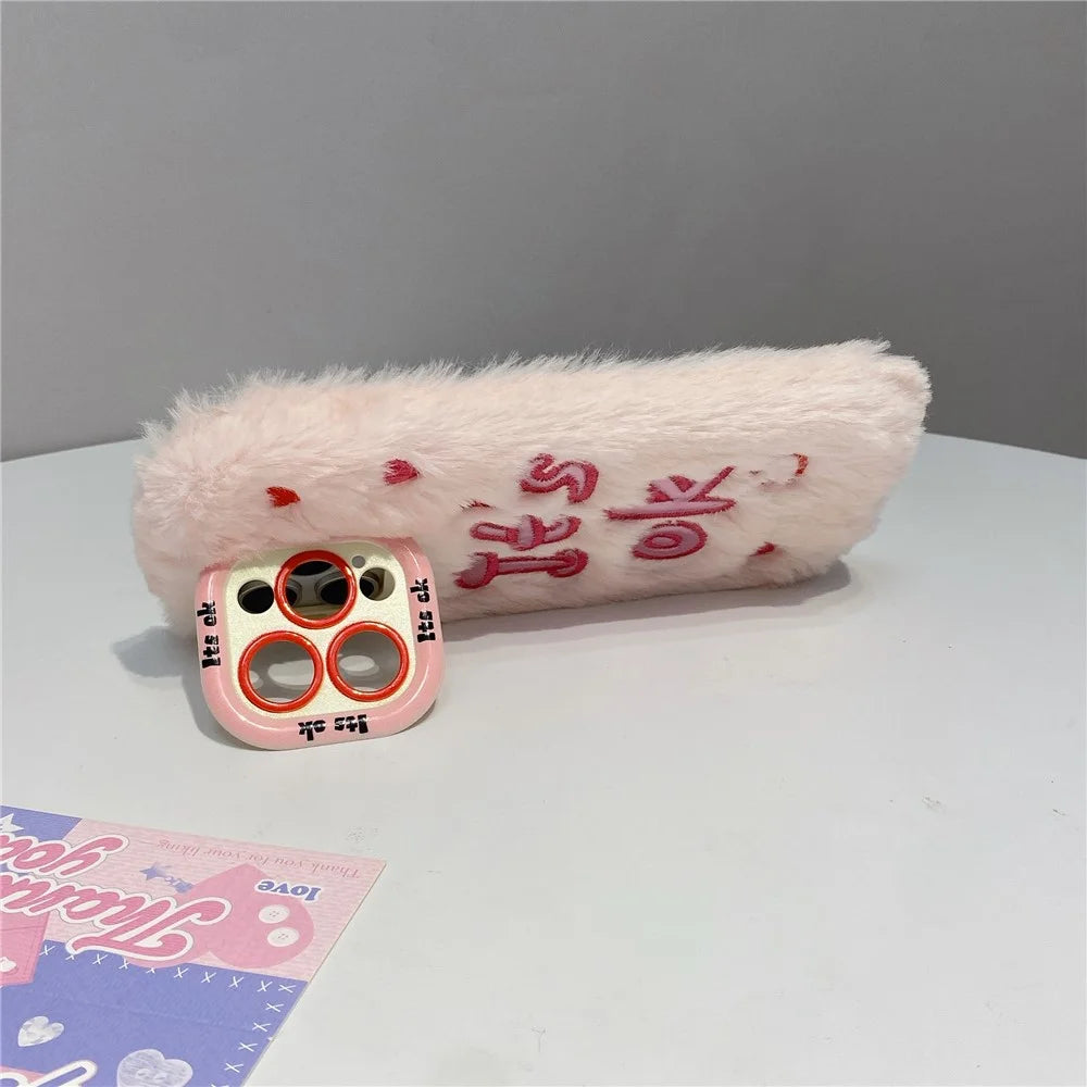 KJS-006 For iPhone 15 Pro Max Case It’S OK Lens Kickstand TPU Plush Furry Phone Cover - Pink - 2