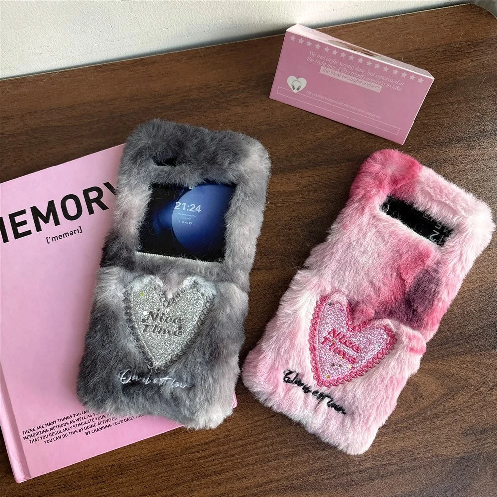 KJS-013 For Samsung Galaxy Z Flip7 FE 5G / Z Flip6 5G Case Glitter Heart Hard PC Warm Plush Phone Cover - Grey - 7