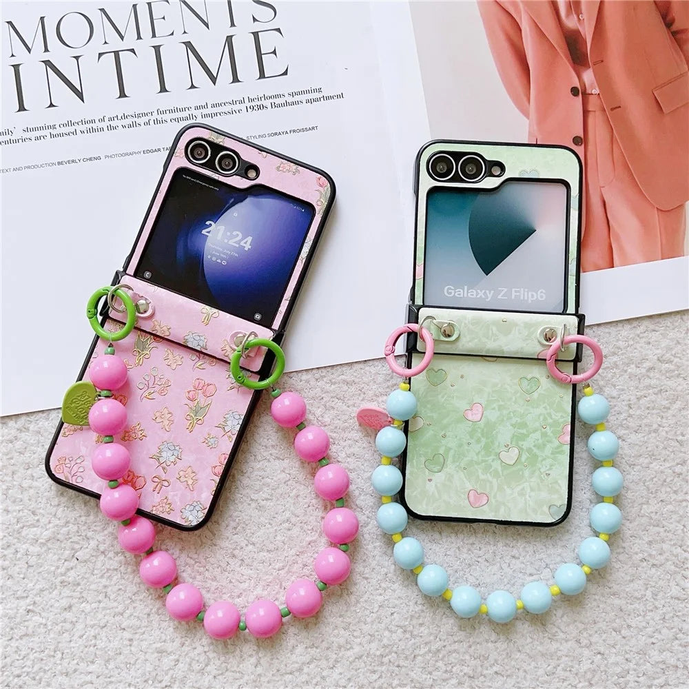 For Samsung Galaxy Z Flip7 FE 5G / Z Flip6 5G Case Anti Drop PC + PU Phone Back Cover with Beaded Strap Pattern Design - Green Heart - 7