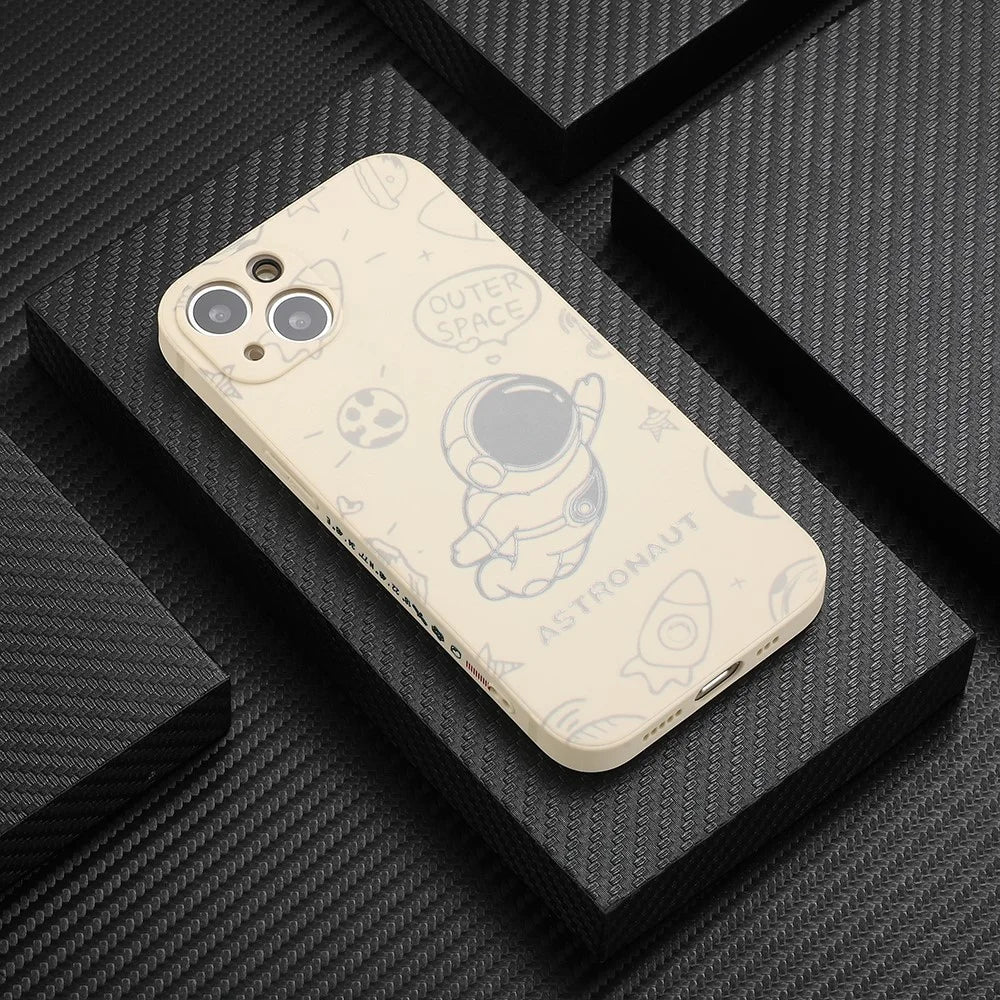 Phone Case Space Astronaut Pattern for iPhone 13 6.1 inch Precise Cutout Phone Shell Cover - White - 3
