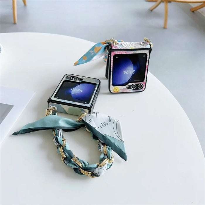 For Samsung Galaxy Z Flip5 5G   Case PU Leather+PC Phone Shell with Silk Scarf Chain Lacquered Pattern Design - Big Flower - 5