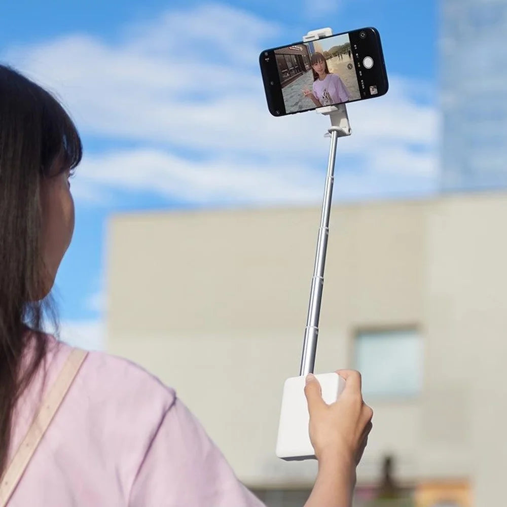 E6 360 Degree Rotating Phone Holder Anti Shake Extendable Selfie Stick with Fill Light for Live Streaming - White - 3
