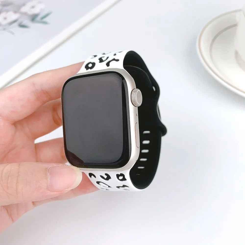 For Apple Watch Series 11 10 42mm / 9 8 7 41mm / SE3 SE2 SE 6 5 4 40mm / 3 2 1 38mm Leopard Silicone Strap - White+Black - 3