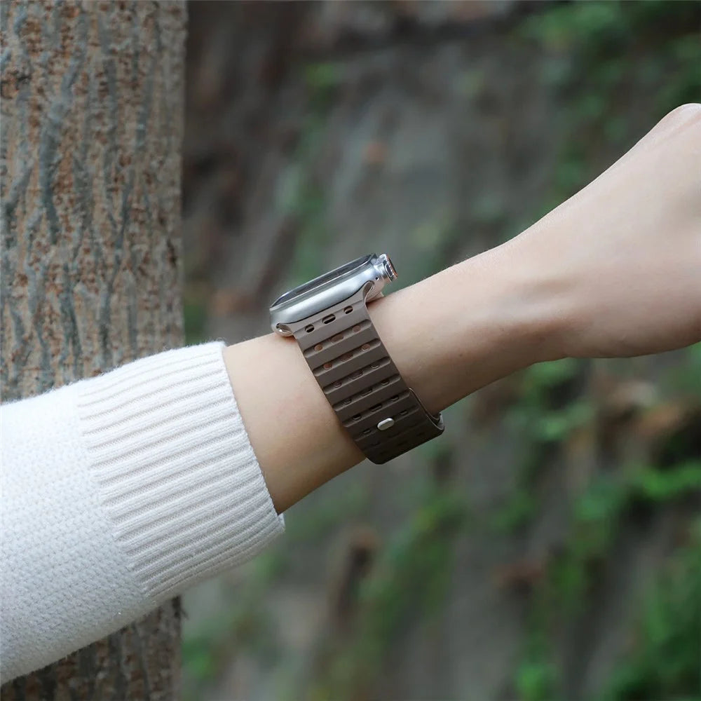 For Apple Watch Ultra 3 2 1 49mm / Series 11 10 46mm / 9 8 7 45mm / SE3 SE2 SE 6 5 4 44mm / 3 2 1 42mm Breathable Silicone Strap - Brown+Apricot - 6