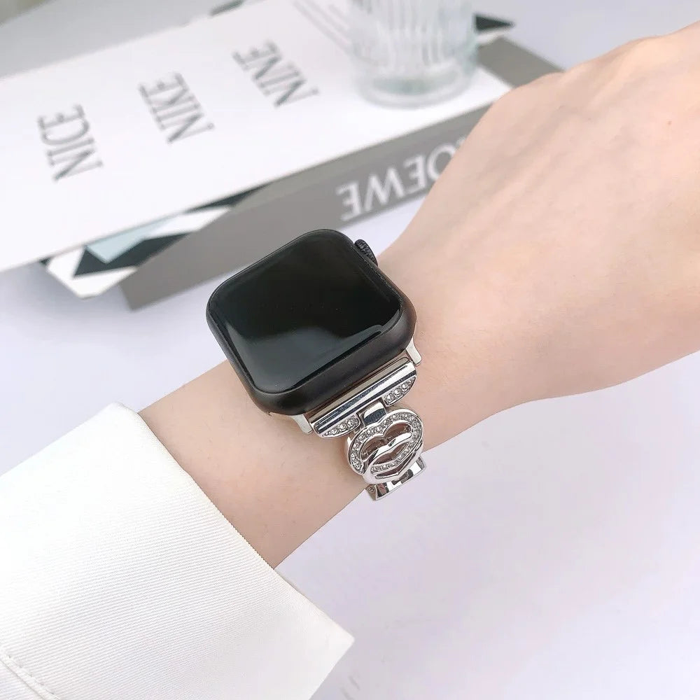 For Apple Watch Ultra 3 2 1 49mm / Series 11 10 46mm / 9 8 7 45mm / SE3 SE2 SE 6 5 4 44mm / 3 2 1 42mm Heart Design Zinc Alloy Watch Strap - Silver - 3