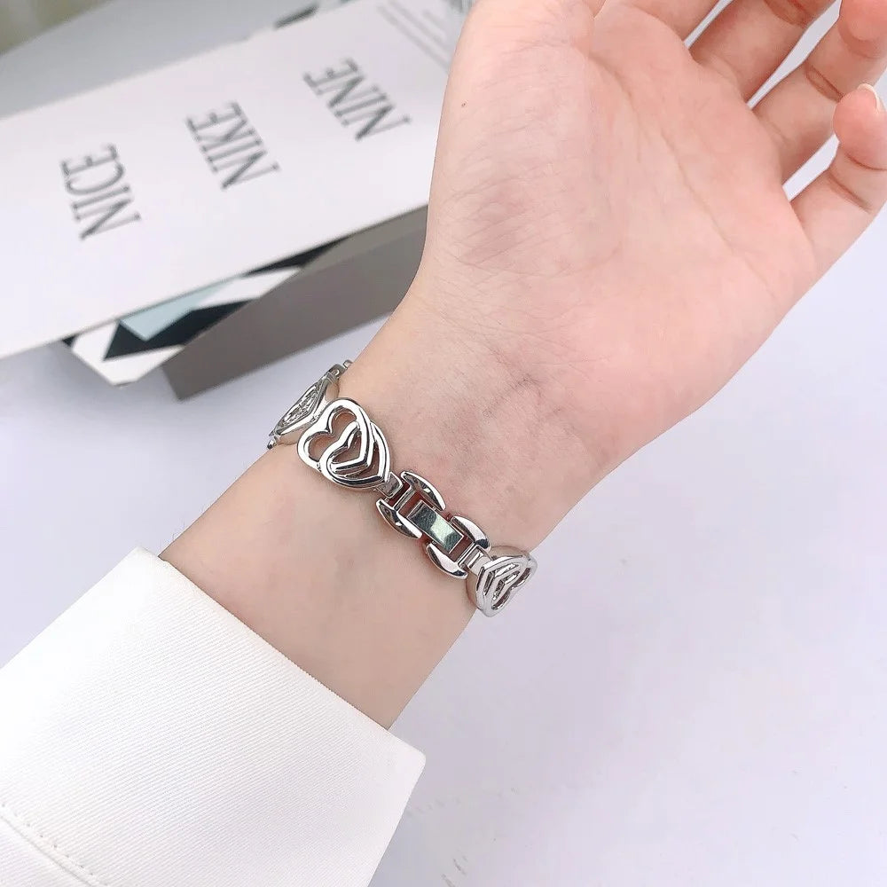For Apple Watch Ultra 3 2 1 49mm / Series 11 10 46mm / 9 8 7 45mm / SE3 SE2 SE 6 5 4 44mm / 3 2 1 42mm Heart Design Zinc Alloy Watch Strap - Silver - 4