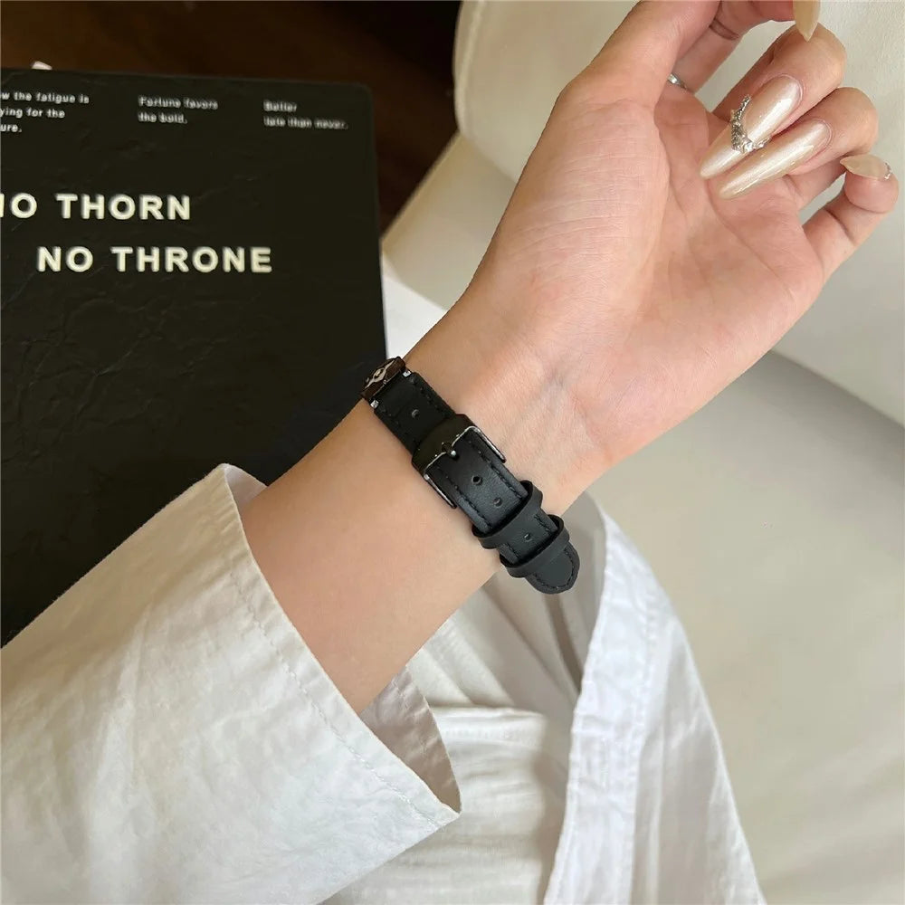 For Apple Watch Series 11 10 42mm / 9 8 7 41mm / SE3 SE2 SE 6 5 4 40mm / 3 2 1 38mm Leather Watch Band with Floral Connector - Black / White Black - 4