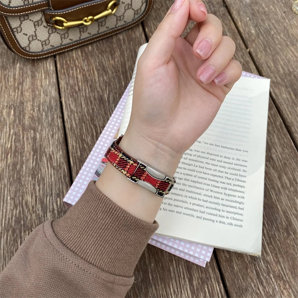 Wool Strap for Apple Watch Ultra 3 2 1 49mm / Series 11 10 46mm / 9 8 7 45mm / SE3 SE2 SE 6 5 4 44mm / 3 2 1 42mm Magnetic Buckle Plaid Texture - Red - 3