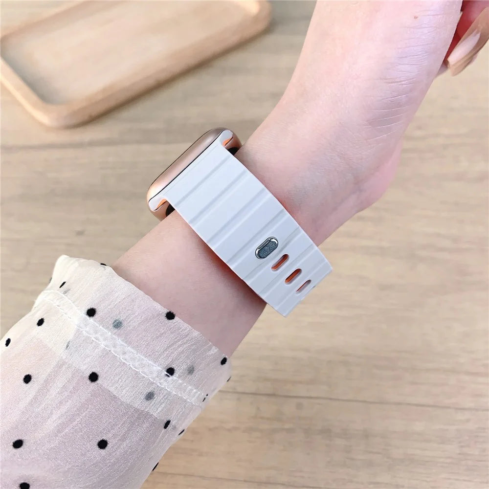 For Apple Watch Ultra 3 2 1 49mm / Series 11 10 46mm / 9 8 7 45mm / SE3 SE2 SE 6 5 4 44mm / 3 2 1 42mm Magnetic Silicone Band Quick Release Strap - White / Black - 5