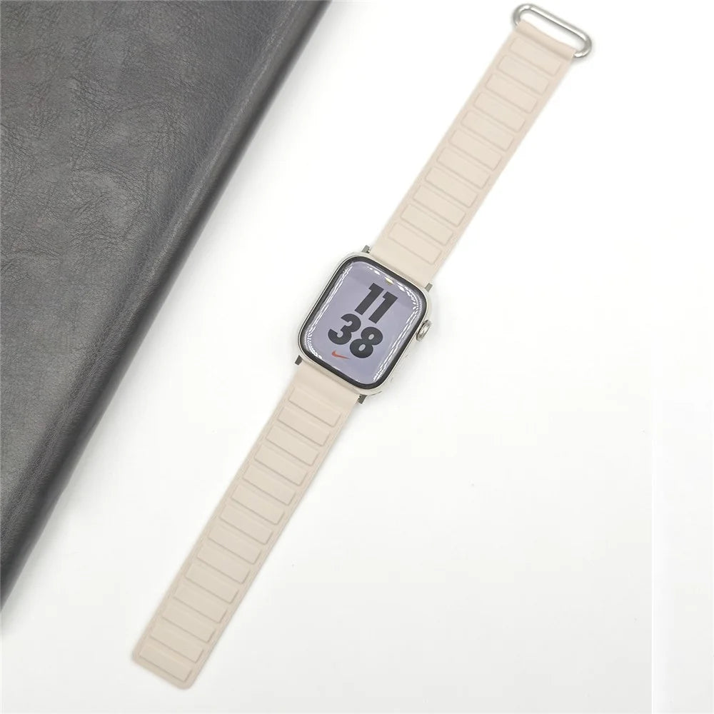 Silicone Strap for Apple Watch Ultra 3 2 1 49mm / Series 11 10 46mm / 9 8 7 45mm / SE3 SE2 SE 6 5 4 44mm / 3 2 1 42mm Magnetic Buckle Watch Band - Starlight - 3